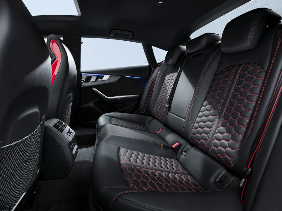 Интерьер Audi RS5 Sportback (B9) 2019 года  (WW) (фото 38 из 56)
